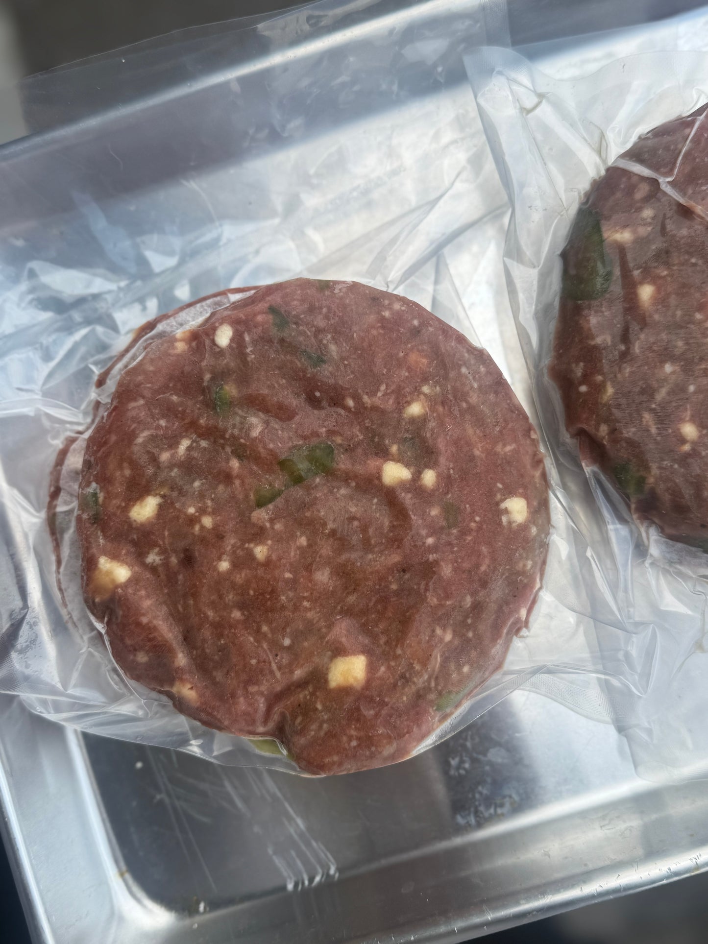 Apple wood smoked cheddar & jalapeno burgers 2x6oz